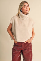 &MERCI Faux Fur cap sleeve top