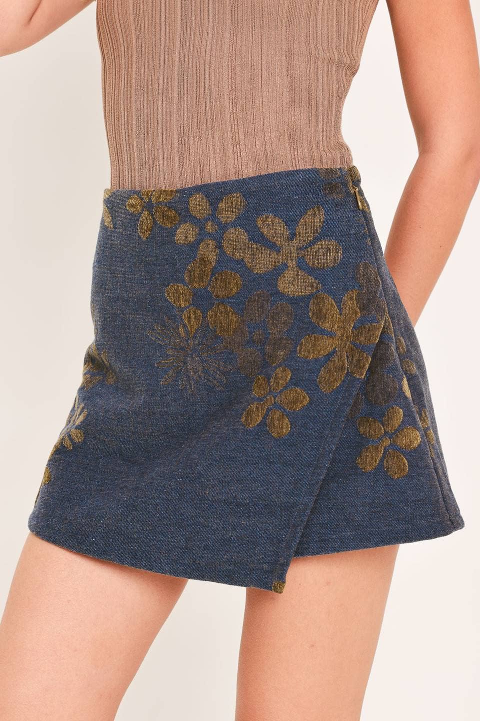 Flying Tomato jacquard woven skort