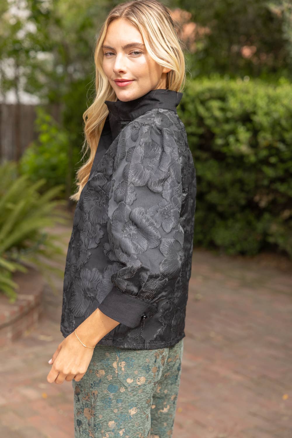 Voy Half Pearl Button Down Floral Jacquard Top