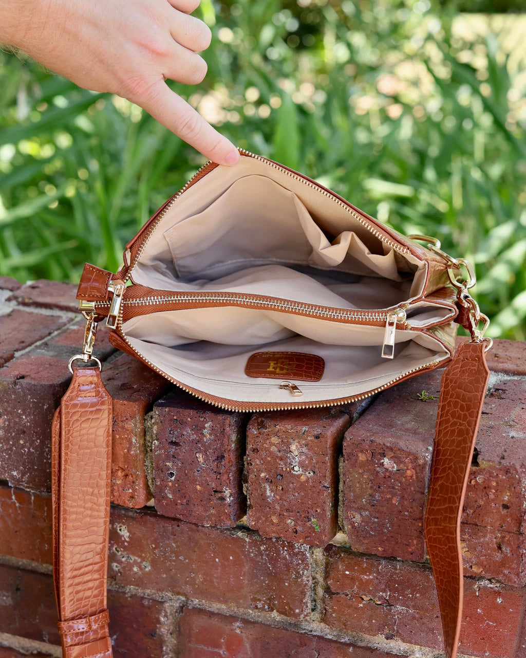 Caroline Hill - Ariana Crossbody Black Pearl DQ