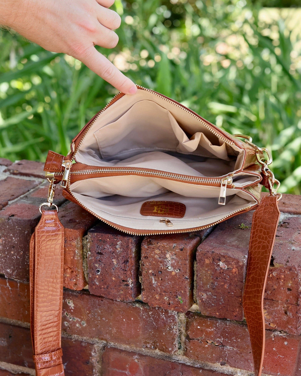 Caroline Hill - Ariana Crossbody Black Pearl DQ