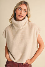 &MERCI Faux Fur cap sleeve top