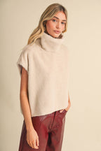 &MERCI Faux Fur cap sleeve top