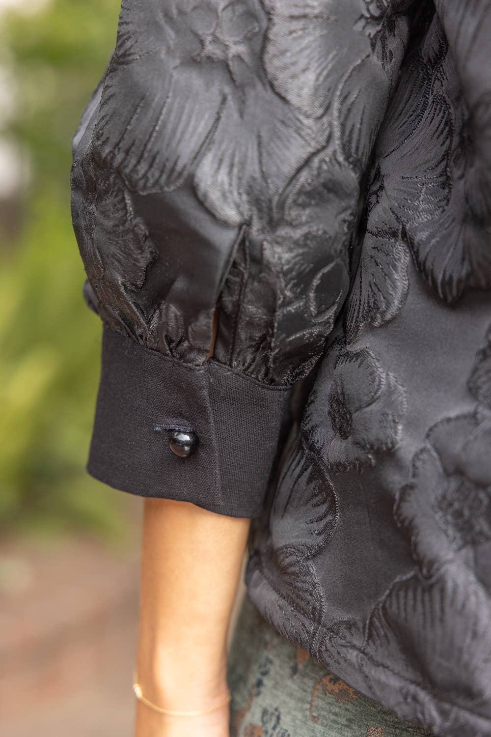 Voy Half Pearl Button Down Floral Jacquard Top