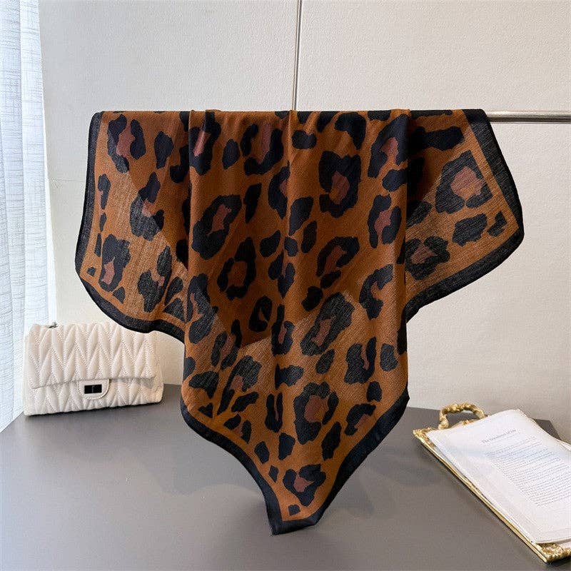 UZ   Fashion Print Square Scarf